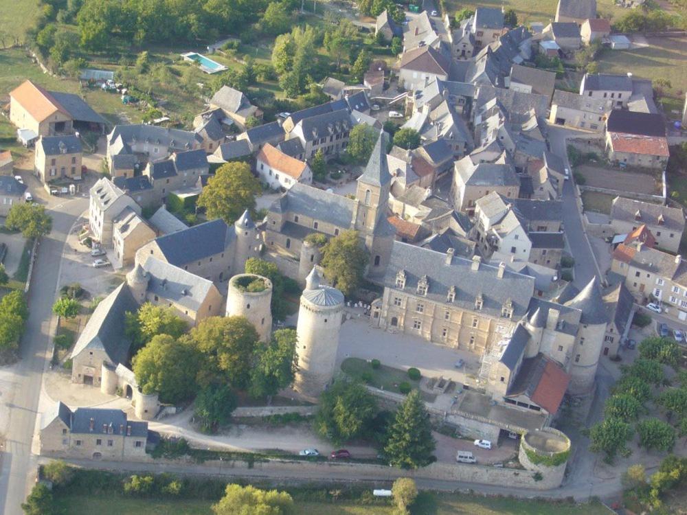 Maison Avec Veranda Proche Du Centre Ville Rignac  Exteriér fotografie